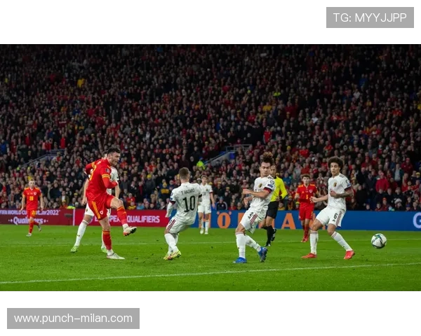 球星大号足球热潮引领全球运动时尚，聚焦体育品牌与球迷文化的完美结合