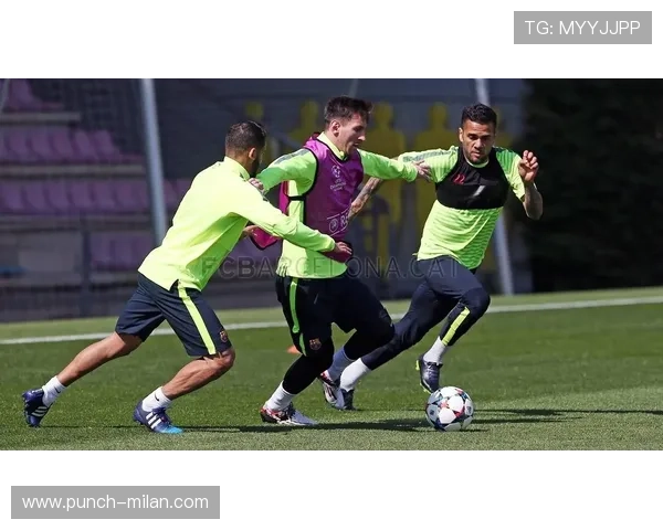 足球球星潮鞋的诞生与发展:从运动场到街头时尚的转变历程 足球球星潮鞋的诞生与发展:从运动场到街头时尚的转变历程